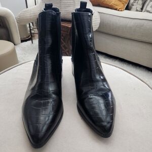 Design Lab Lord & Taylor Brand Black Croc Ankle Boots Sz. 6